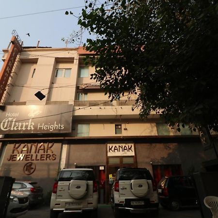 Hotel Clark Heights New Delhi Exteriör bild