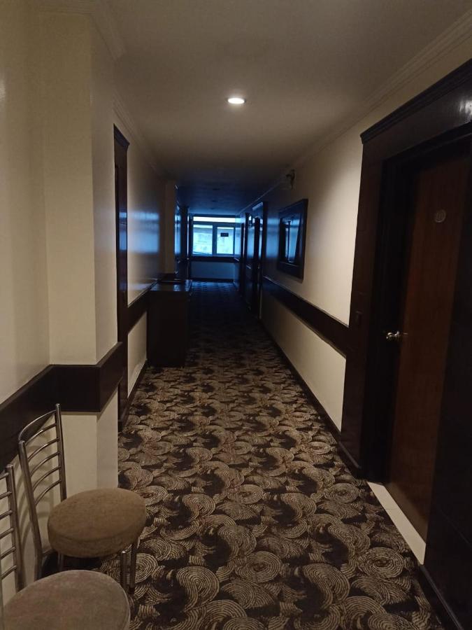 Hotel Clark Heights New Delhi Exteriör bild