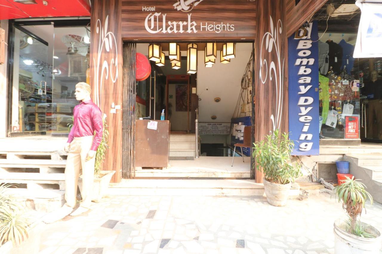 Hotel Clark Heights New Delhi Exteriör bild