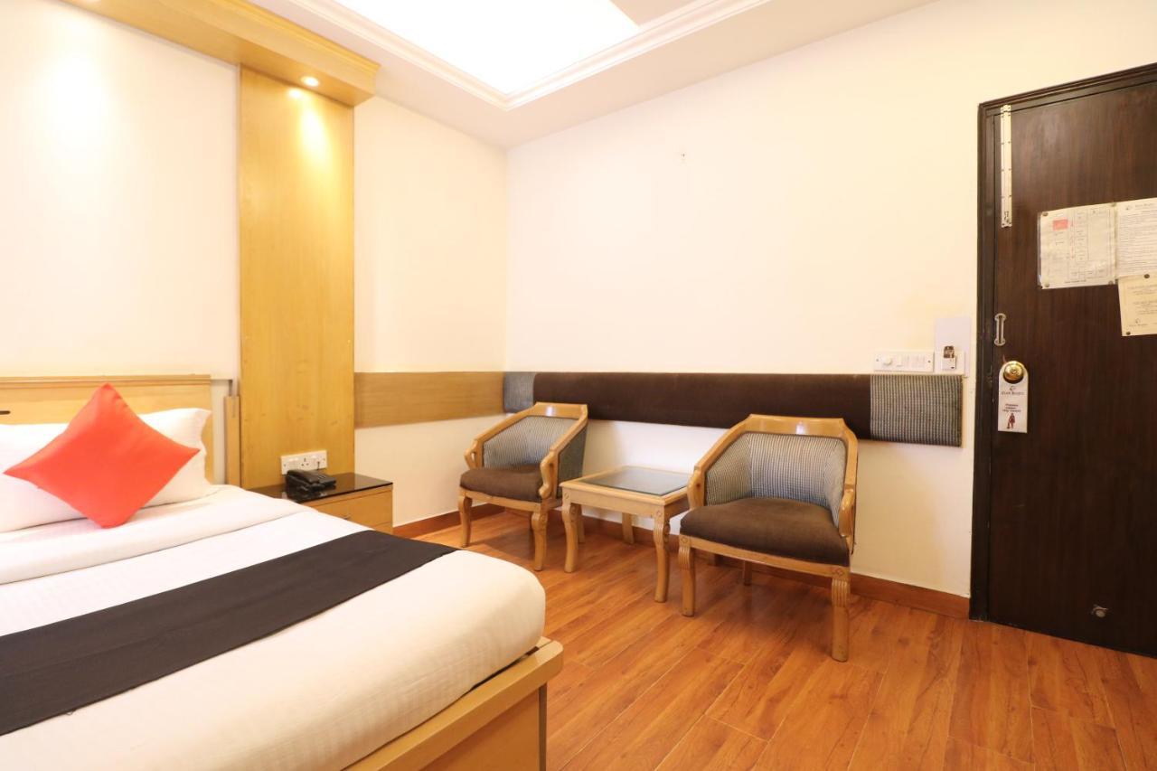 Hotel Clark Heights New Delhi Exteriör bild
