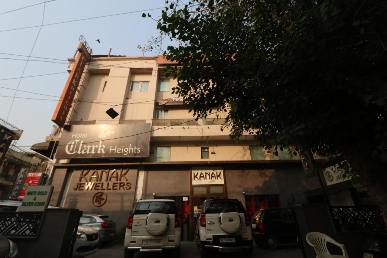 Hotel Clark Heights New Delhi Exteriör bild