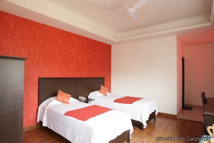Hotel Clark Heights New Delhi Rum bild