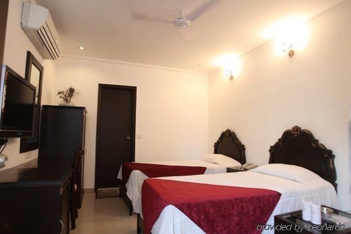 Hotel Clark Heights New Delhi Rum bild