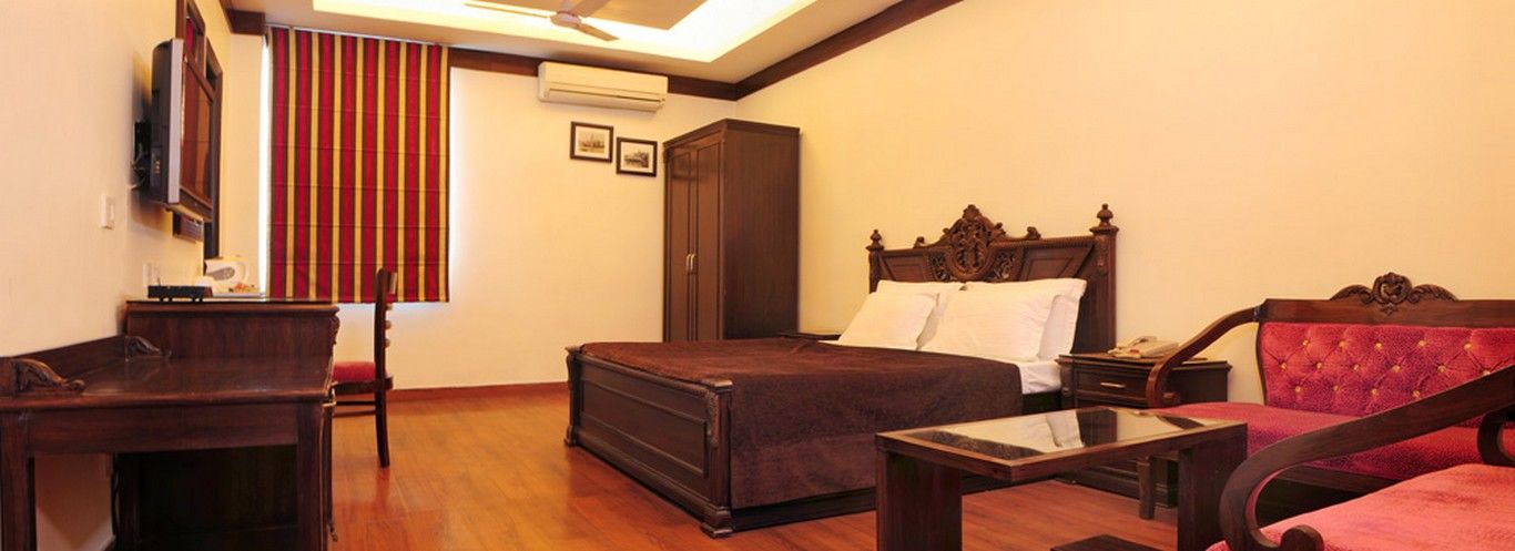 Hotel Clark Heights New Delhi Exteriör bild
