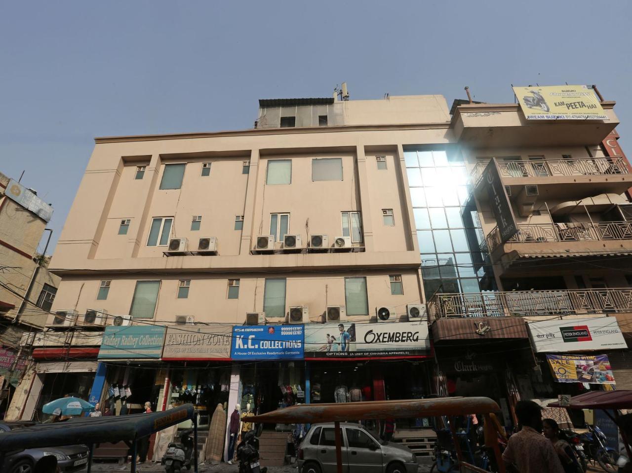 Hotel Clark Heights New Delhi Exteriör bild