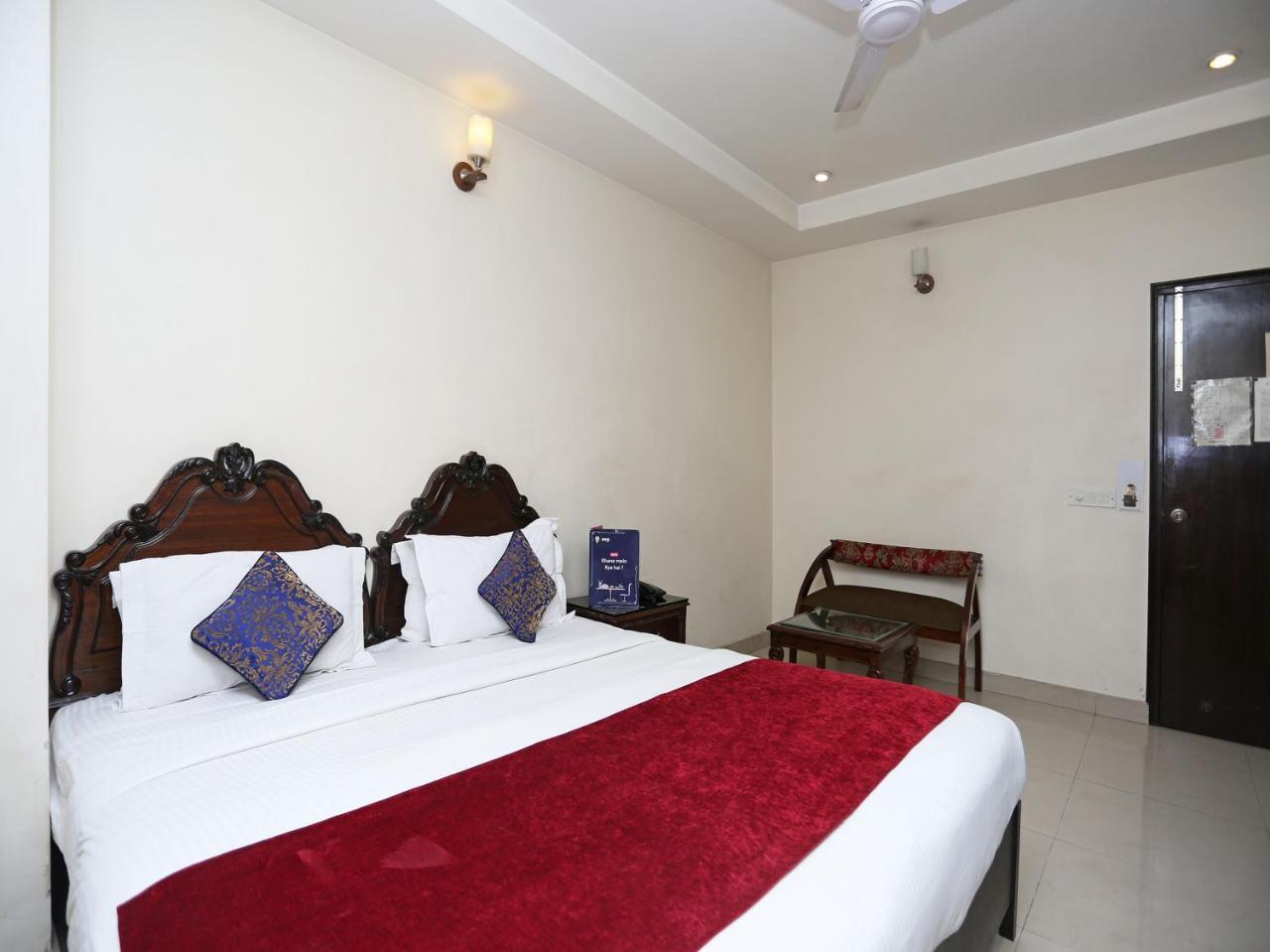 Hotel Clark Heights New Delhi Exteriör bild
