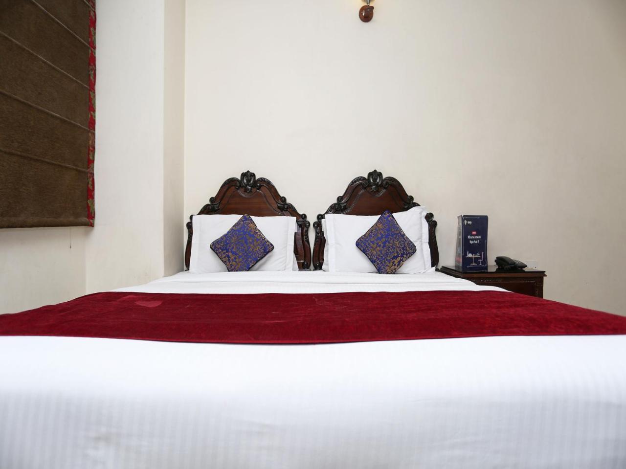 Hotel Clark Heights New Delhi Exteriör bild