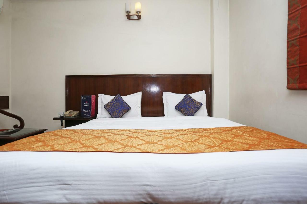 Hotel Clark Heights New Delhi Exteriör bild