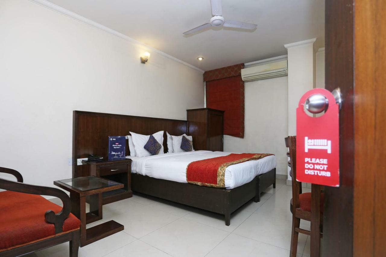Hotel Clark Heights New Delhi Exteriör bild