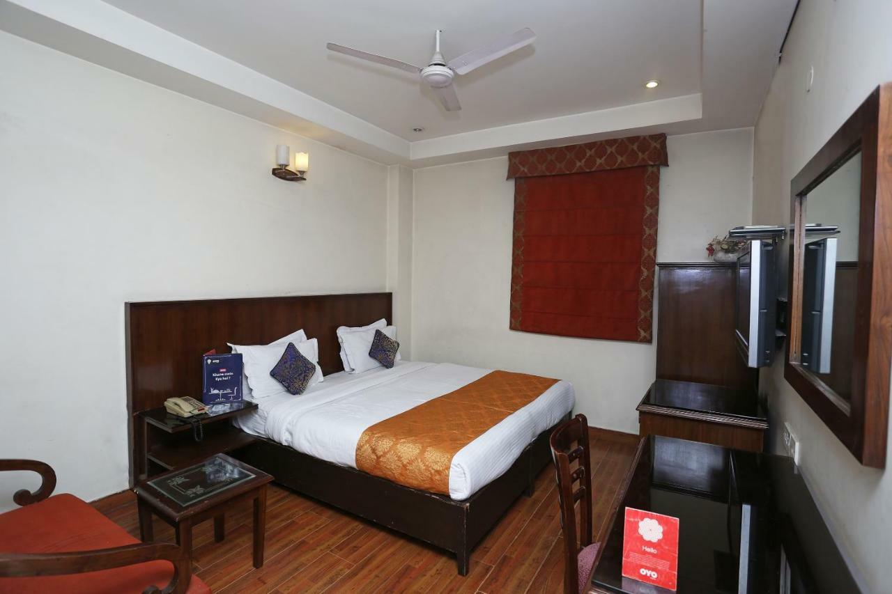 Hotel Clark Heights New Delhi Exteriör bild