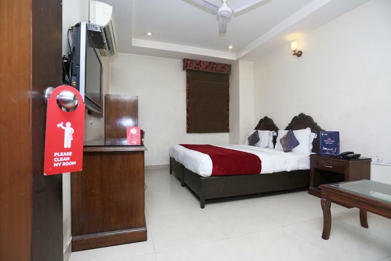 Hotel Clark Heights New Delhi Exteriör bild